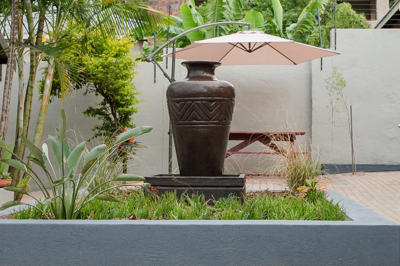 Vinique Guesthouse Mbombela Exteriör bild